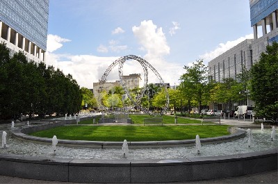 城市廣場鏡面鏤空圓環不銹鋼雕塑定制